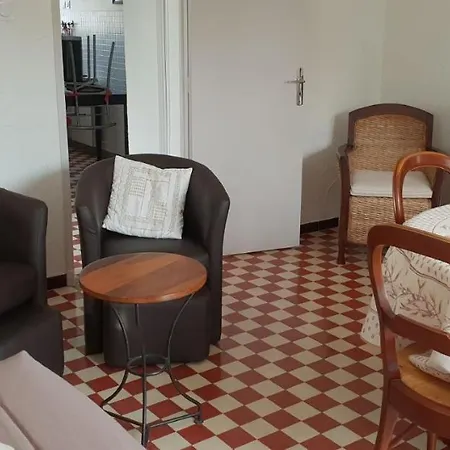 Clos Victor Spacieux 2 Pieces Apartment